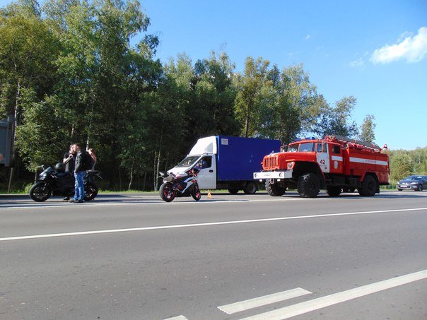 В новой Москве в ДТП пострадал водитель мотоцикла (фото) - фото 2
