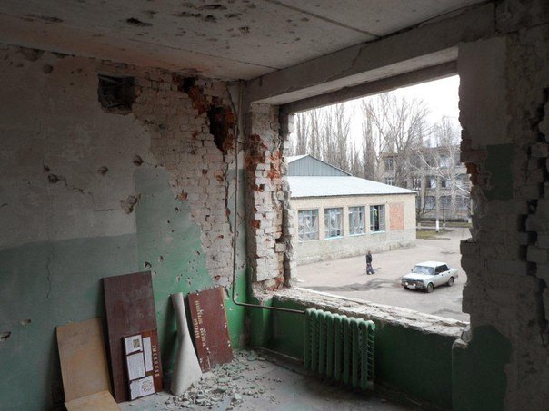Авдеевский коксохим направил более 200 тыс. грн на восстановление школы № 2 (фото) - фото 1 Авдеевский коксохим направил более 200 тыс. грн на восстановление школы № 2 (фото) - фото 1