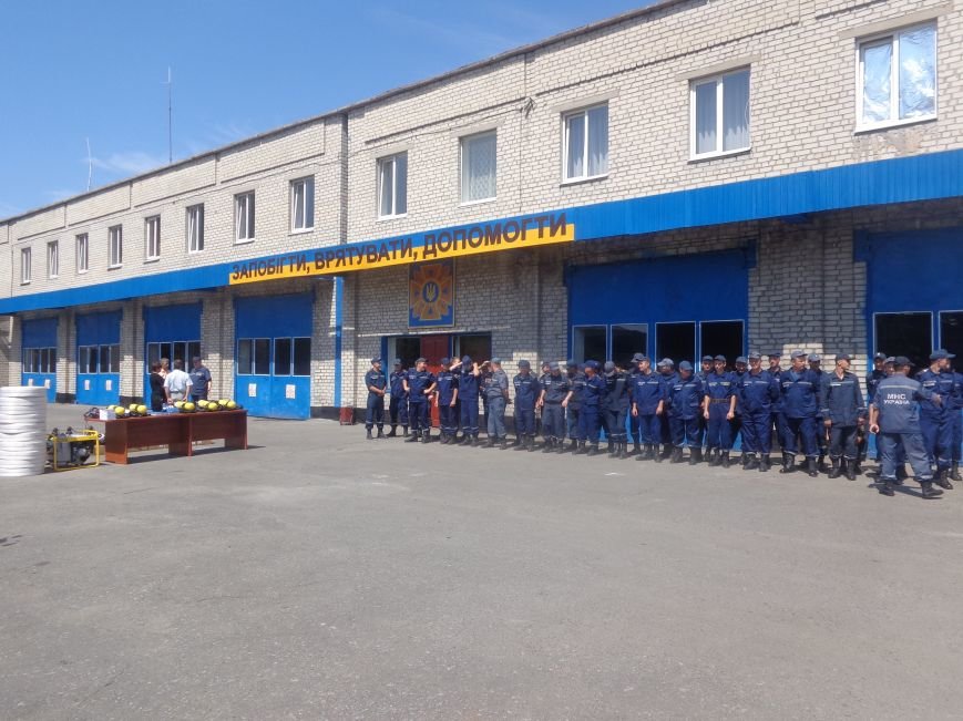 Пожарные Красноармейска и Димитрова получили новое оснащение из Гер... Пожарные Красноармейска и Димитрова получили новое оснащение из Германии (фото) - фото 2