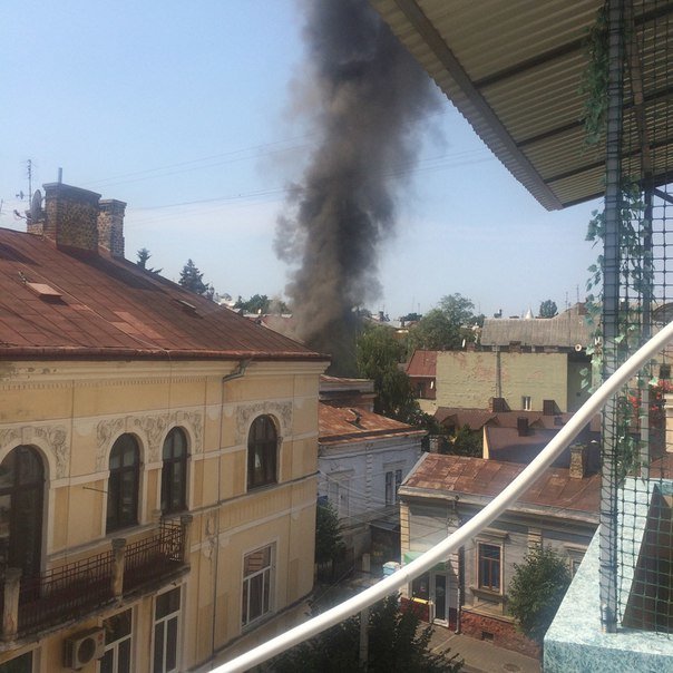 У Чернівцях сьогодні горіла історична будівля (фото) - фото 1 У Чернівцях сьогодні горіла історична будівля (фото) - фото 1