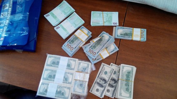 Рівненські правоохоронці в зоні АТО знову виявили велику партію грошей  (ФОТО) (фото) - фото 1
