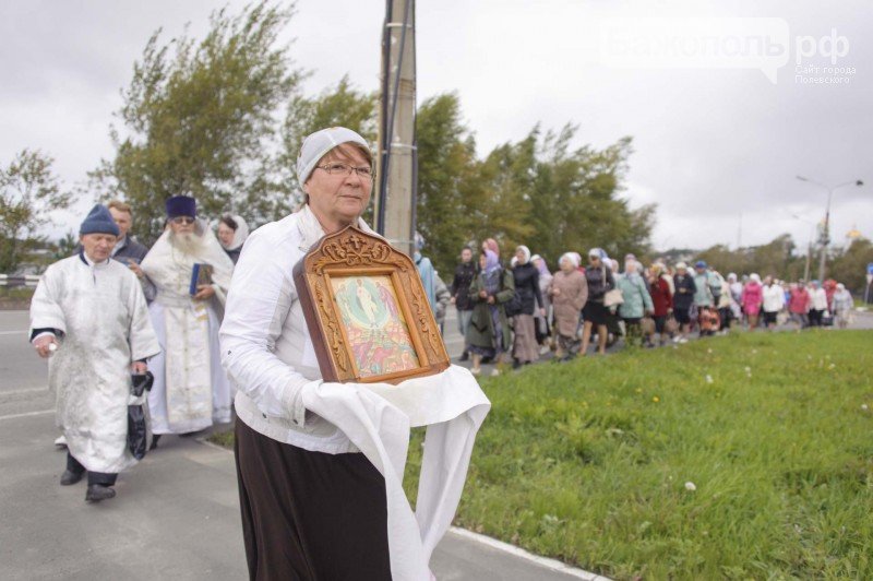 Крестный ход пришел на территорию трубного завода в Полевском. Фотофакт (фото) - фото 1 Крестный ход пришел на территорию трубного завода в Полевском. Фотофакт (фото) - фото 1