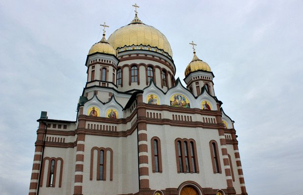 Митрополит Онуфрій відвідав хутір Слатино на Буковині (фото) - фото... Митрополит Онуфрій відвідав хутір Слатино на Буковині (фото) - фото 4