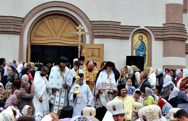 Митрополит Онуфрій відвідав хутір Слатино на Буковині (фото) - фото... Митрополит Онуфрій відвідав хутір Слатино на Буковині (фото) - фото 8
