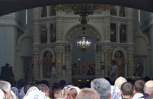 Митрополит Онуфрій відвідав хутір Слатино на Буковині (фото) - фото... Митрополит Онуфрій відвідав хутір Слатино на Буковині (фото) - фото 5
