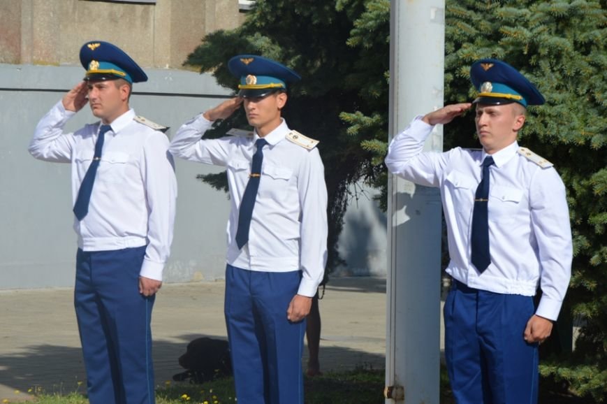 В Никополе почтили один из главных государственных символов Украины (фото) - фото 1