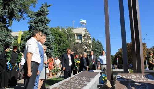 24-ю годовщину Независимости Украины в Павлограде отметили парадом вышиванок, яркарками и возложением цветов (фото) - фото 3 24-ю годовщину Независимости Украины в Павлограде отметили парадом вышиванок, яркарками и возложением цветов (фото) - фото 3