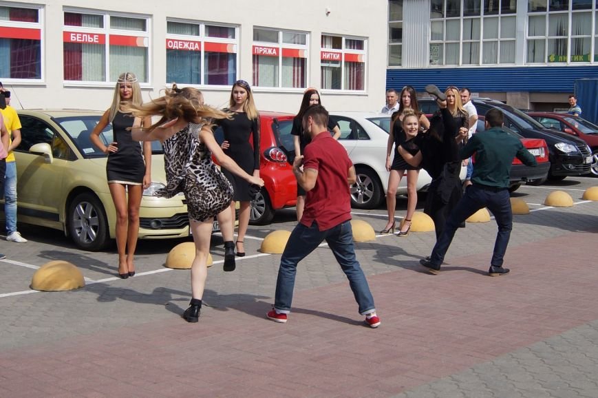 Фотофакт: возле рынка «Корона» гродненские модели отбили нападение хулиганов (фото) - фото 3 Фотофакт: возле рынка «Корона» гродненские модели отбили нападение хулиганов (фото) - фото 3