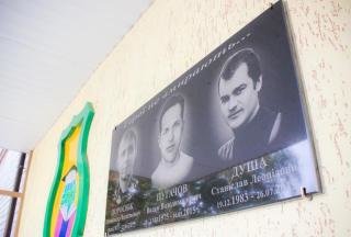 В День знань у Полтаві увіковічнювали випускників, які загинули в зоні АТО (фото) - фото 3 В День знань у Полтаві увіковічнювали випускників, які загинули в зоні АТО (фото) - фото 3