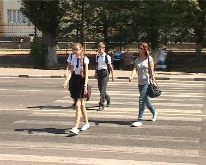 В Армавире водитель сбил 11-летнюю девочку на пешеходном переходе (фото) - фото 1 В Армавире водитель сбил 11-летнюю девочку на пешеходном переходе (фото) - фото 1