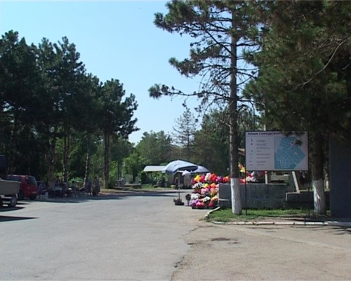 В Армавире инвалиду помогут навести порядок на могилах родных (фото) - фото 1 В Армавире инвалиду помогут навести порядок на могилах родных (фото) - фото 1