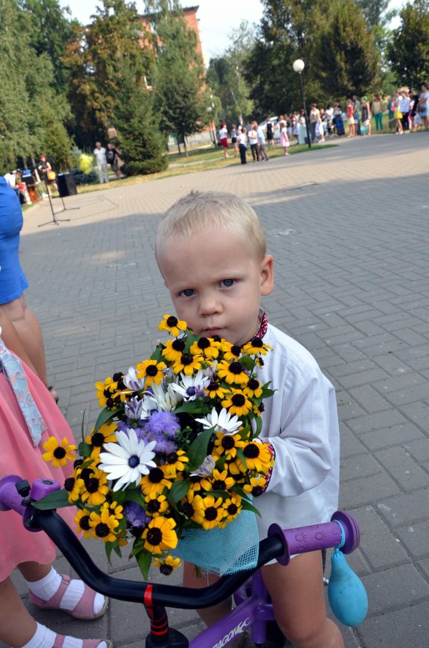 Перший дзвоник в «Юному Європейці». Фото (фото) - фото 3 Перший дзвоник в «Юному Європейці». Фото (фото) - фото 3