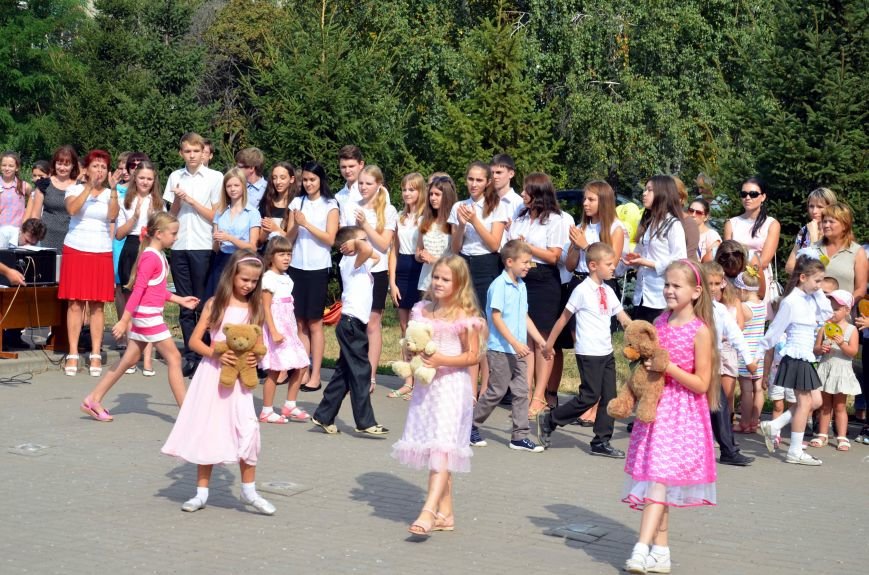 Перший дзвоник в «Юному Європейці». Фото (фото) - фото 14 Перший дзвоник в «Юному Європейці». Фото (фото) - фото 14
