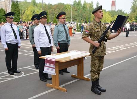 Первокурсники Национальной академии СБУ приняли присягу на верность... Первокурсники Национальной академии СБУ приняли присягу на верность украинскому народу (ФОТО, ВИДЕО) (фото) - фото 1