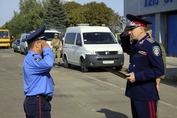 В честь празднования освобождения Мариуполя милиционеры и нацгварде... В честь празднования освобождения Мариуполя милиционеры и нацгвардейцы получили награды (ФОТО) (фото) - фото 1