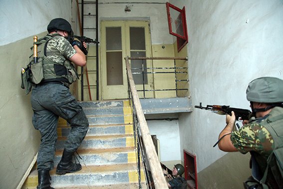 Відпрацювання навичок перед від’їздом у АТО провели бійці Нацгварді... Відпрацювання навичок перед від’їздом у АТО провели бійці Нацгвардії (Фото) (фото) - фото 2