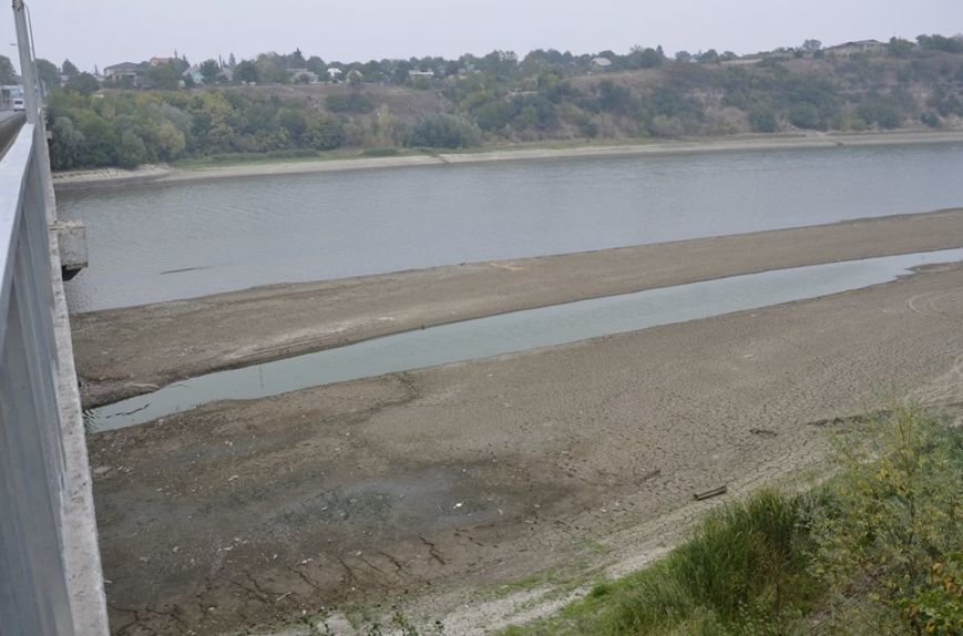 Рівень води у Дністрі на території Буковини упав до критичн..., фото-1 Рівень води у Дністрі на території Буковини упав до критичної точки (ФОТО), фото-1