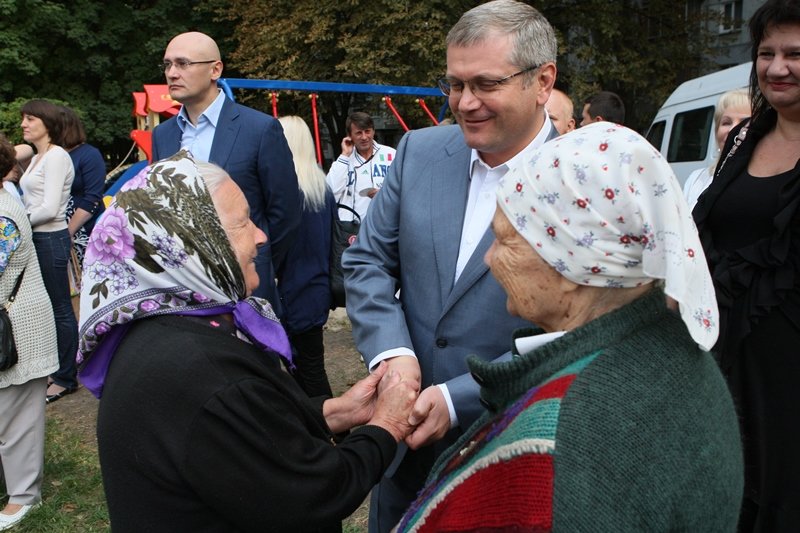 «На те деньги, которые политики тратят на билборды со своими лицами... «На те деньги, которые политики тратят на билборды со своими лицами, в Днепропетровске можно было бы открыть детские площадки», - Вилкул (фото) - ф...