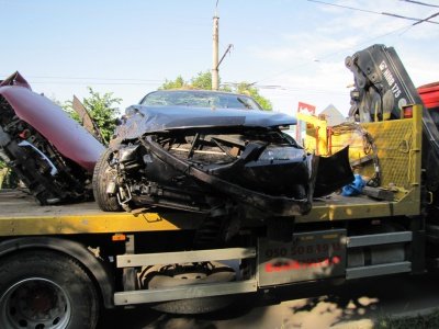 У Чернівцях водій намагався перетнути дві суцільні смуги –..., фото-3 У Чернівцях водій намагався перетнути дві суцільні смуги – у результаті ДТП (ФОТО), фото-3