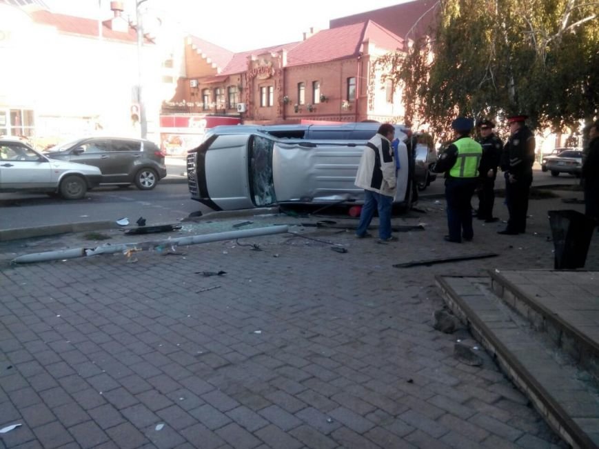 Авария на перекрестке Кирова—Горького, фото-5 Авария на перекрестке Кирова—Горького, фото-5