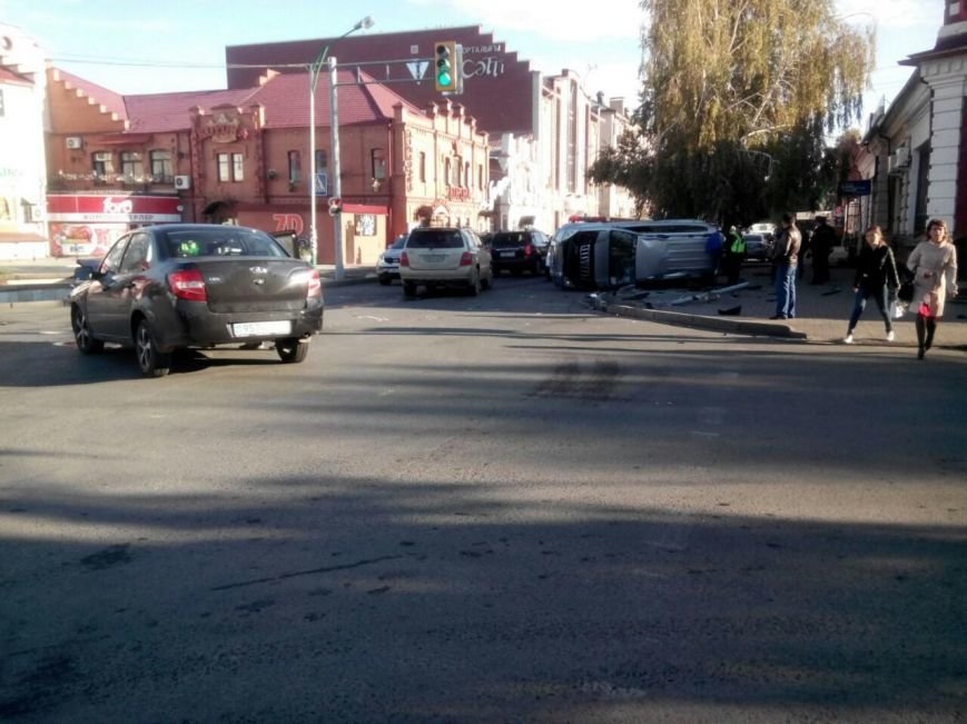 Авария на перекрестке Кирова—Горького, фото-1 Авария на перекрестке Кирова—Горького, фото-1
