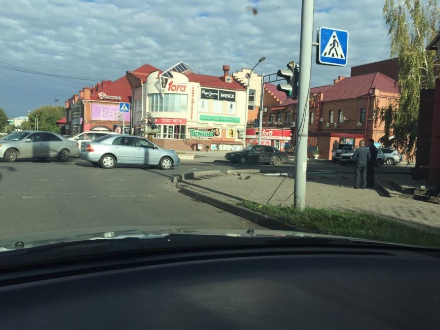 Авария на перекрестке Кирова—Горького, фото-3 Авария на перекрестке Кирова—Горького, фото-3