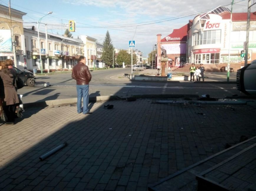Авария на перекрестке Кирова—Горького, фото-4 Авария на перекрестке Кирова—Горького, фото-4