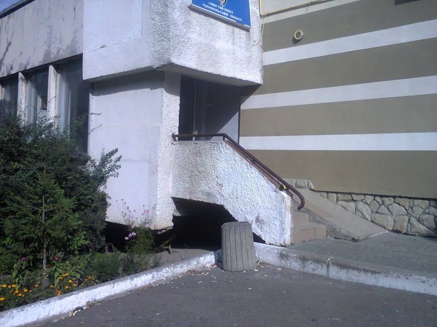 Головному міліціонеру Тернопільщини поскаржилися, що його..., фото-1 Головному міліціонеру Тернопільщини поскаржилися, що його підлеглі засмічують місто, фото-1