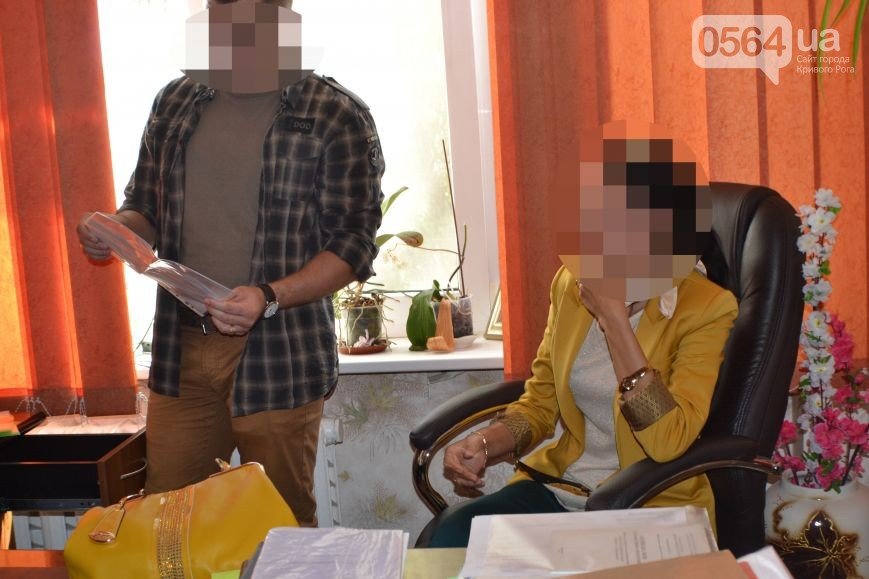 В Кривом Роге: на пожаре обнаружили труп, преподавателя вуза «взяли с поличным» на взятке, а «Кривбассводоканал» предупредил о мошенниках (фото) - фото 1 В Кривом Роге: на пожаре обнаружили труп, преподавателя вуза «взяли с поличным» на взятке, а «Кривбассводоканал» предупредил о мошенниках (фото) - фото 1