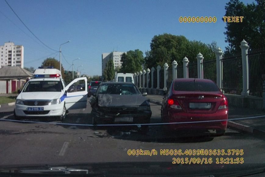 В Белгороде мотоциклист на «зебре» сбил пожилую женщину (фото) - фото 2 В Белгороде мотоциклист на «зебре» сбил пожилую женщину (фото) - фото 2