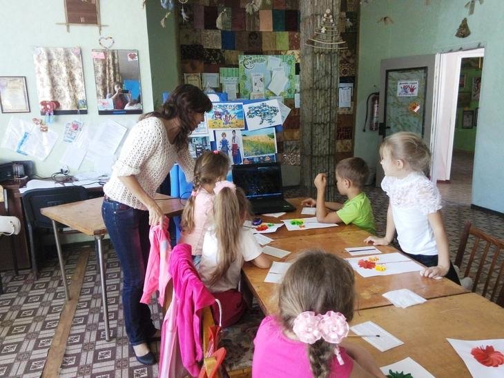 В Добропольском ЦДЮТ прошли занятия направленные на подъем патриотического духа (фото) - фото 1 В Добропольском ЦДЮТ прошли занятия направленные на подъем патриотического духа (фото) - фото 1