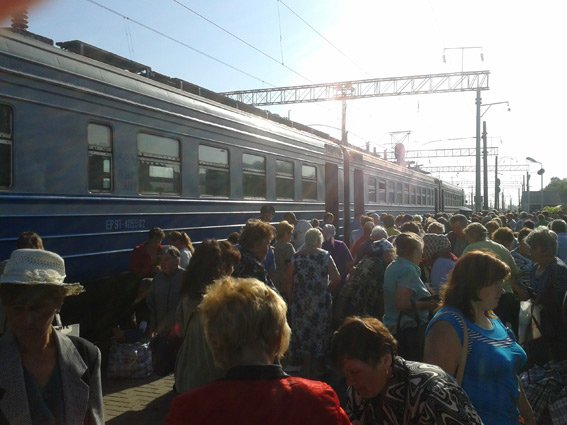 В Конотопе милиция продолжает борьбу с незаконной торговлей на вокзале (фото) - фото 1 В Конотопе милиция продолжает борьбу с незаконной торговлей на вокзале (фото) - фото 1