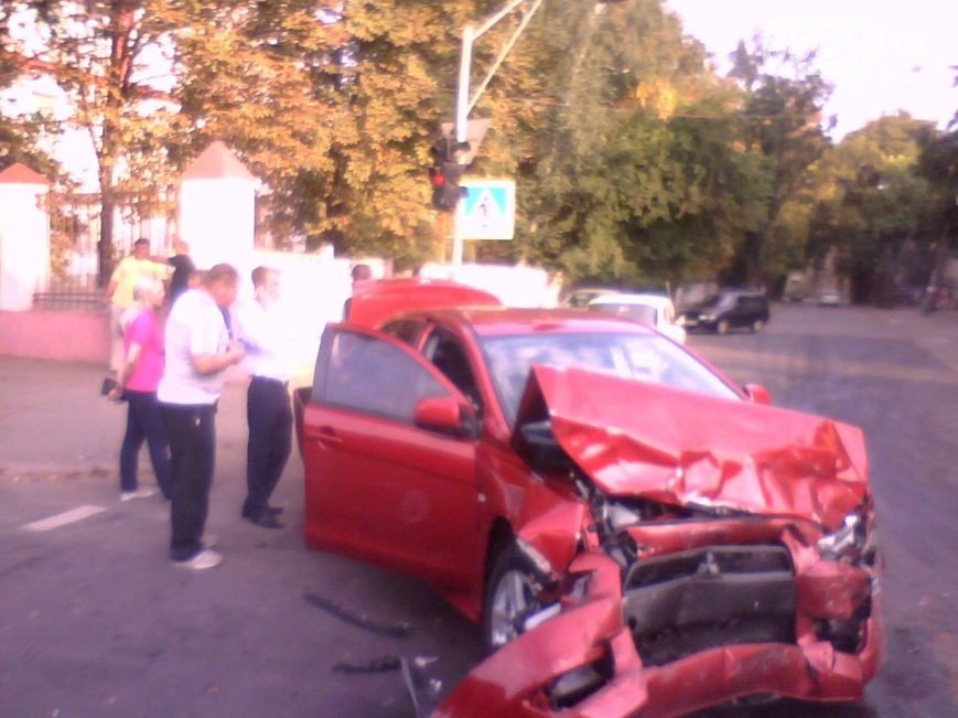 В Кривом Роге: горел Восточный, в ДТП пострадали сразу 4 автомобиля... В Кривом Роге: горел Восточный, в ДТП пострадали сразу 4 автомобиля, а криворожан, блокирующих трассу на Крым, чуть не сбила «фура» (фото) - фото 2