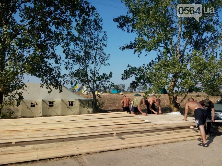 В Кривом Роге: мужчина выпал из окна, заканчивается реконструкция д... В Кривом Роге: мужчина выпал из окна, заканчивается реконструкция дороги через КРЭСовскую дамбу, криворожане блокируют Крым (фото) - фото 3