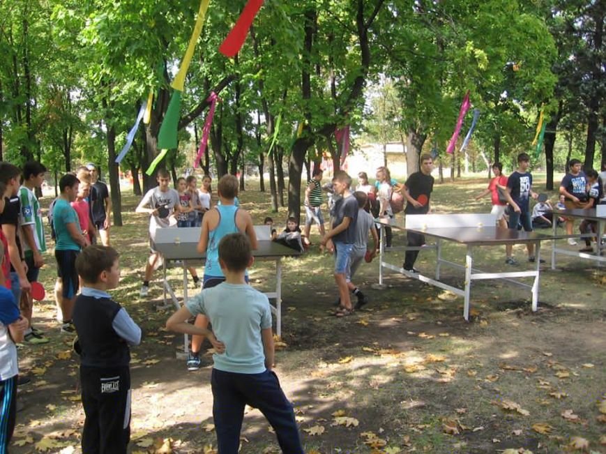 В сквере пос.Новодонецкое установлены 5 столов для пинг-пон..., фото-1 В сквере пос.Новодонецкое установлены 5 столов для пинг-понга (ФОТО), фото-1