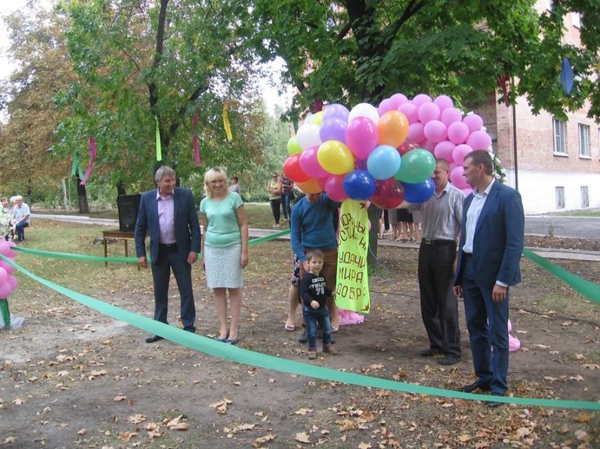 В сквере пос.Новодонецкое установлены 5 столов для пинг-пон..., фото-8 В сквере пос.Новодонецкое установлены 5 столов для пинг-понга (ФОТО), фото-8