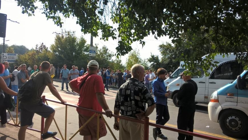 До протестувальників вийшла міська влада, але ситуація залишається... До протестувальників вийшла міська влада, але ситуація залишається невирішеною, Кам'янецька досі «знерухомлена» (Фото) (фото) - фото 3