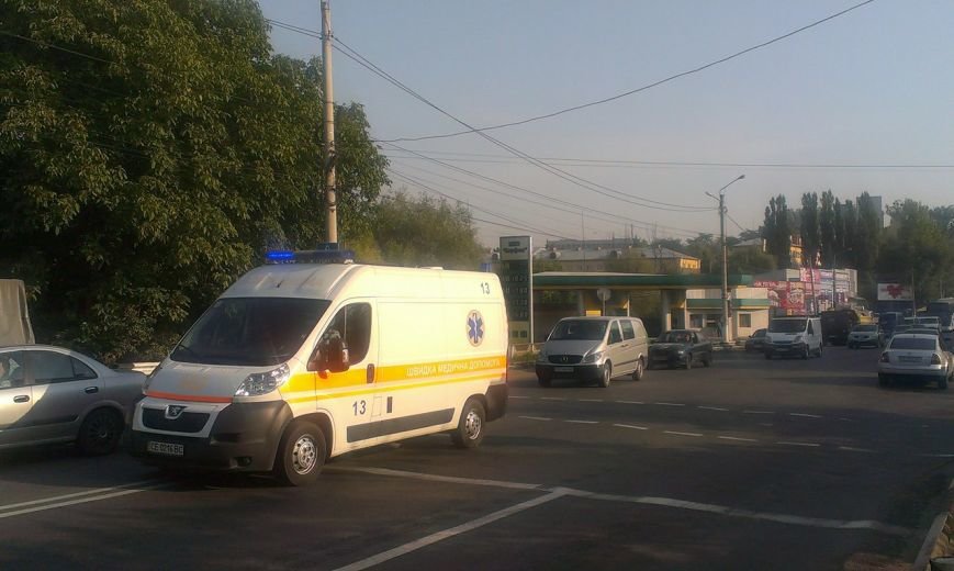 Аварія на вулиці Винниченка у Чернівцях спричинила затор на..., фото-4 Аварія на вулиці Винниченка у Чернівцях спричинила затор на дорозі, фото-4