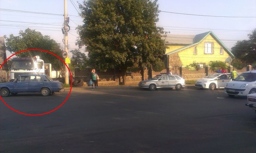 Аварія на вулиці Винниченка у Чернівцях спричинила затор на..., фото-6 Аварія на вулиці Винниченка у Чернівцях спричинила затор на дорозі, фото-6