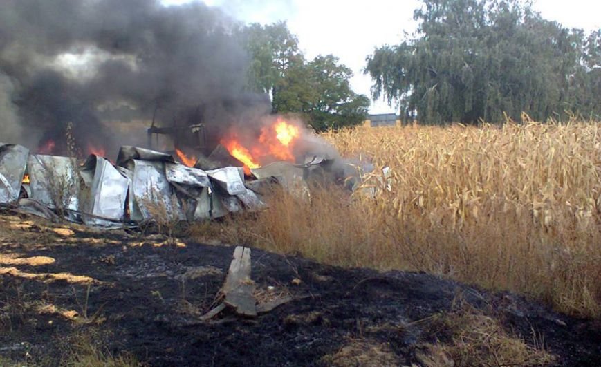Масштабна аварія на Полтавщині: зіткнулися дві вантажівки (фото) - фото 1 Масштабна аварія на Полтавщині: зіткнулися дві вантажівки (фото) - фото 1
