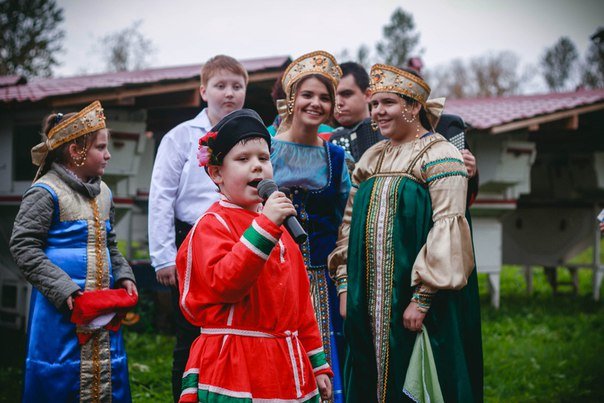 Пели песни, ели пироги и плясали на фестивале «Ладоград» в Пушкине... Пели песни, ели пироги и плясали на фестивале «Ладоград» в Пушкине (фото) - фото 2