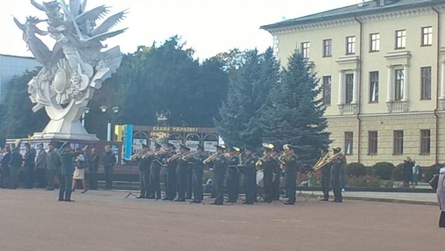 14 новеньких «Еталонів» поїдуть у райони возити дітей до шкіл (Фото... 14 новеньких «Еталонів» поїдуть у райони возити дітей до шкіл (Фото) (фото) - фото 2