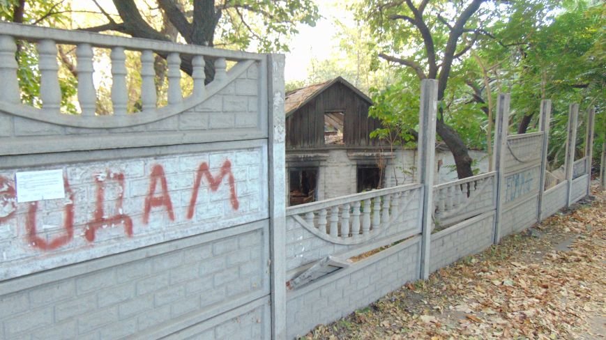 Мариупольские вандалы обезобразили проспект Нахимова (ФОТОФАКТ) (фо... Мариупольские вандалы обезобразили проспект Нахимова (ФОТОФАКТ) (фото) - фото 1