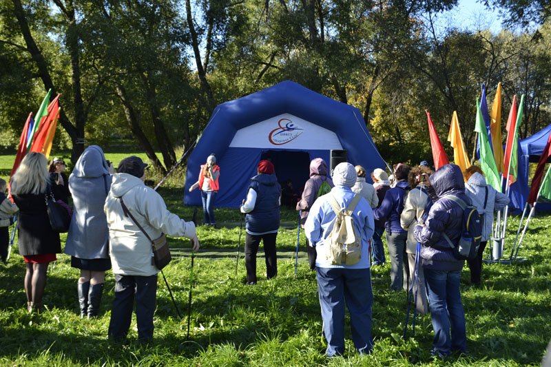 Энергично провели Всероссийский день ходьбы в городе Пушкине (фото)... Энергично провели Всероссийский день ходьбы в городе Пушкине (фото) - фото 1
