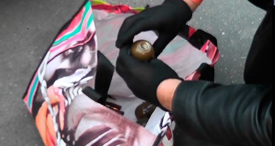 Милиция оцепила территорию возле николаевского рынка: поймали парня с боеприпасами (ФОТО+ВИДЕО) (фото) - фото 2 Милиция оцепила территорию возле николаевского рынка: поймали парня с боеприпасами (ФОТО+ВИДЕО) (фото) - фото 2