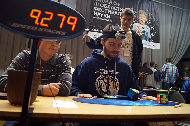 В Белгороде на чемпионате по спидкубингу собрали кубик Рубика за во... В Белгороде на чемпионате по спидкубингу собрали кубик Рубика за восемь с лишним секунд (фото) - фото 2