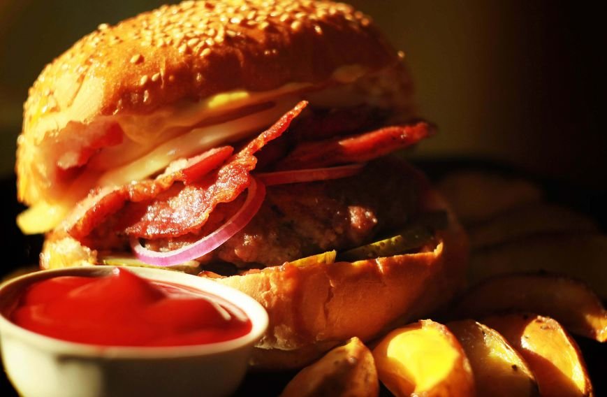 Вкусная контрабанда в виде бургеров и салатов теперь доступна (фото) - фото 5 Вкусная контрабанда в виде бургеров и салатов теперь доступна (фото) - фото 5