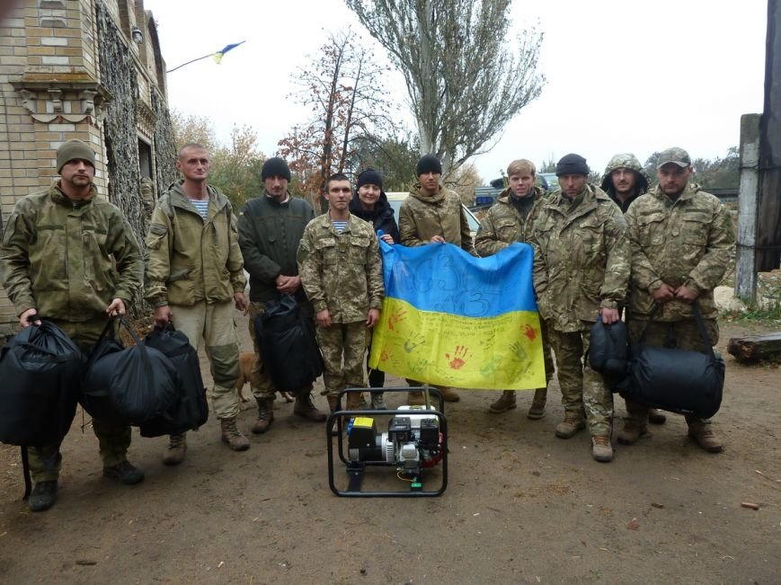 Бойцам николаевской аэромобилки отвезли на передовую зимнюю форму и... Бойцам николаевской аэромобилки отвезли на передовую зимнюю форму и спальники (ФОТО) (фото) - фото 1