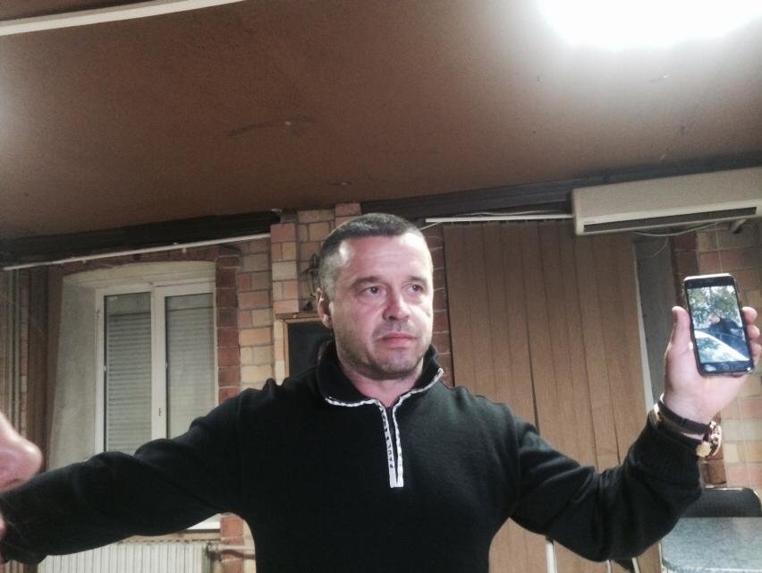 Кандидат в мэры обвинил милицию в том, что ее сотрудники незаконно... Кандидат в мэры обвинил милицию в том, что ее сотрудники незаконно находятся в помещении Мариупольского горизбиркома (ВИДЕО) (фото) - фото 2