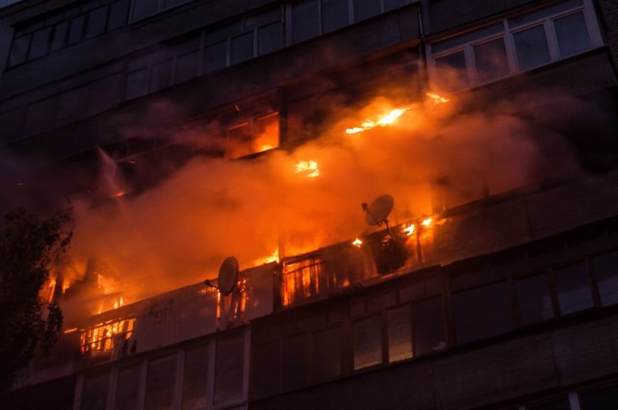 Крупный пожар в жилом доме на Кожара: сгорели несколько бал..., фото-2 Крупный пожар в жилом доме на Кожара: сгорели несколько балконов (ФОТО), фото-2